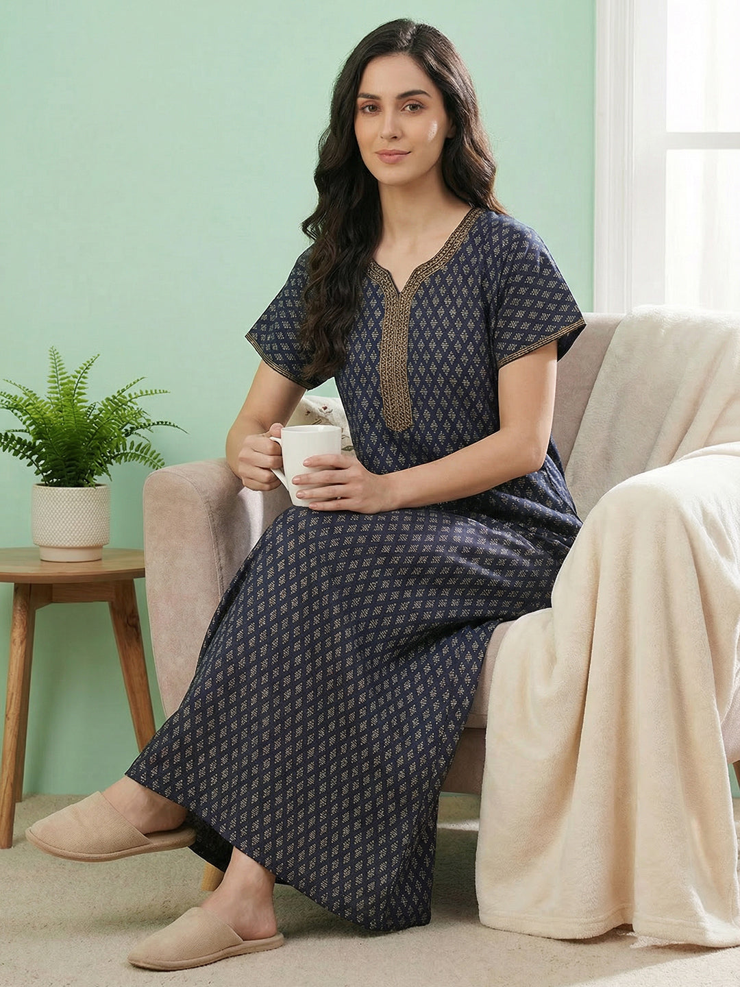 Alpine - V-Slit Round Neckline Nighty