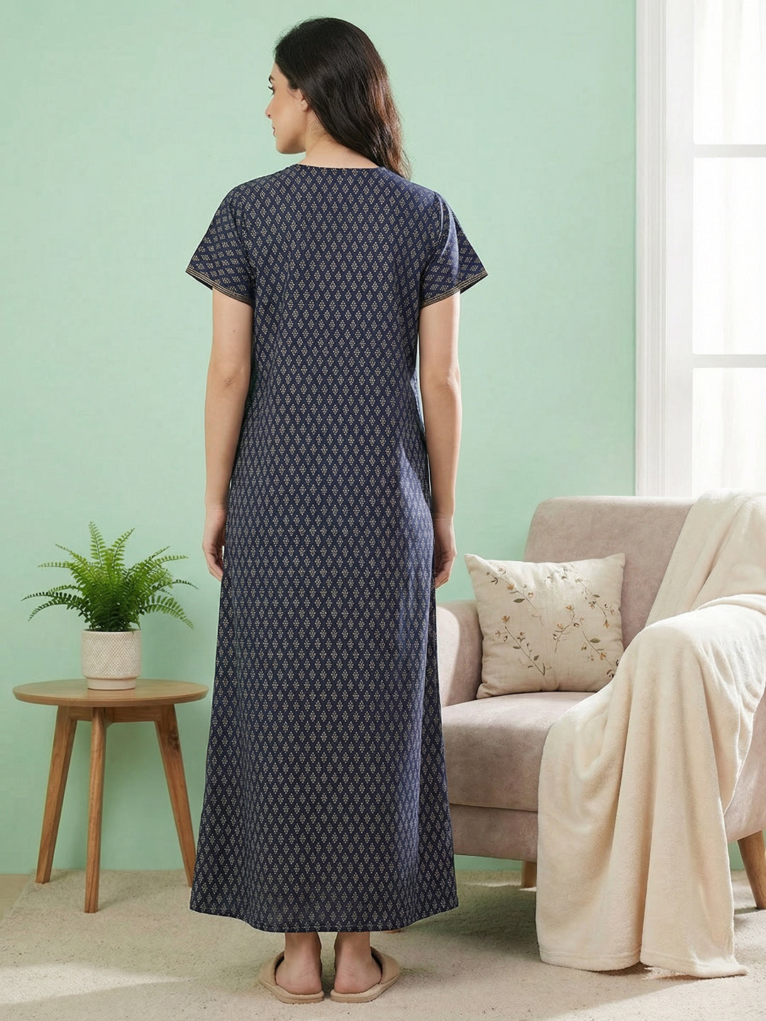 Alpine - V-Slit Round Neckline Nighty