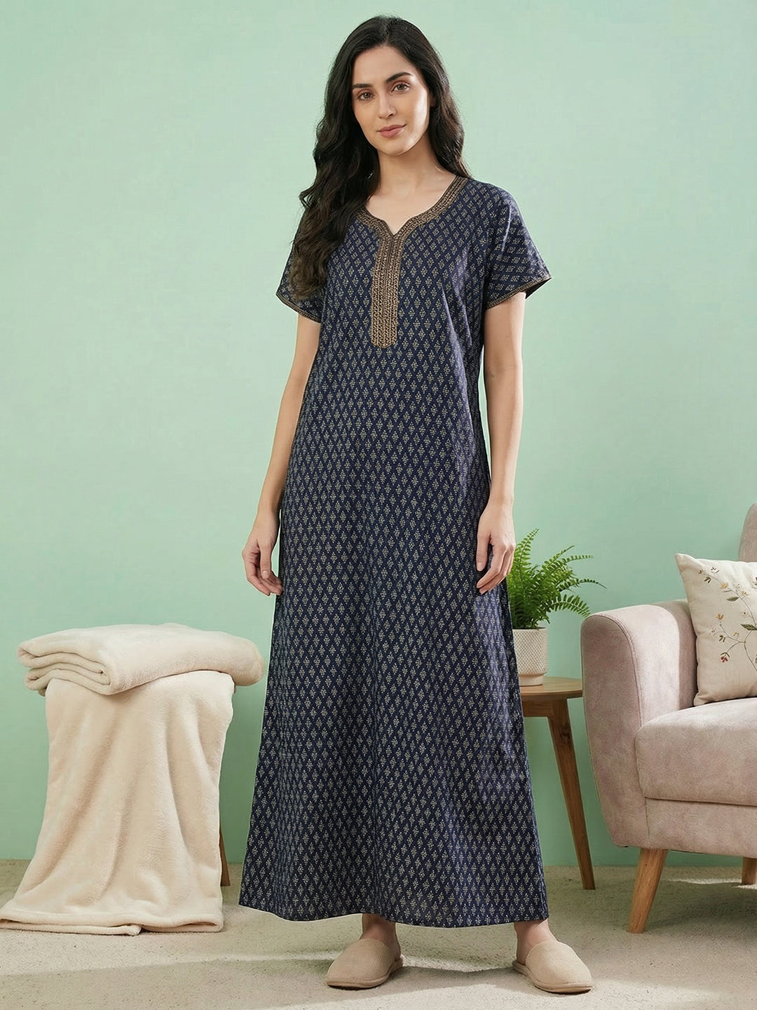 Alpine - V-Slit Round Neckline Nighty