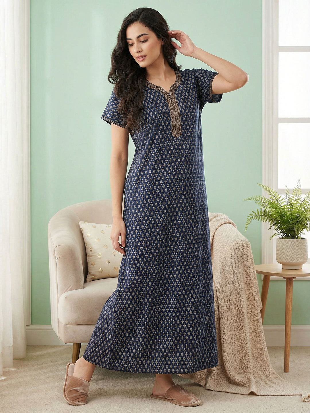 Alpine - V-Slit Round Neckline Nighty