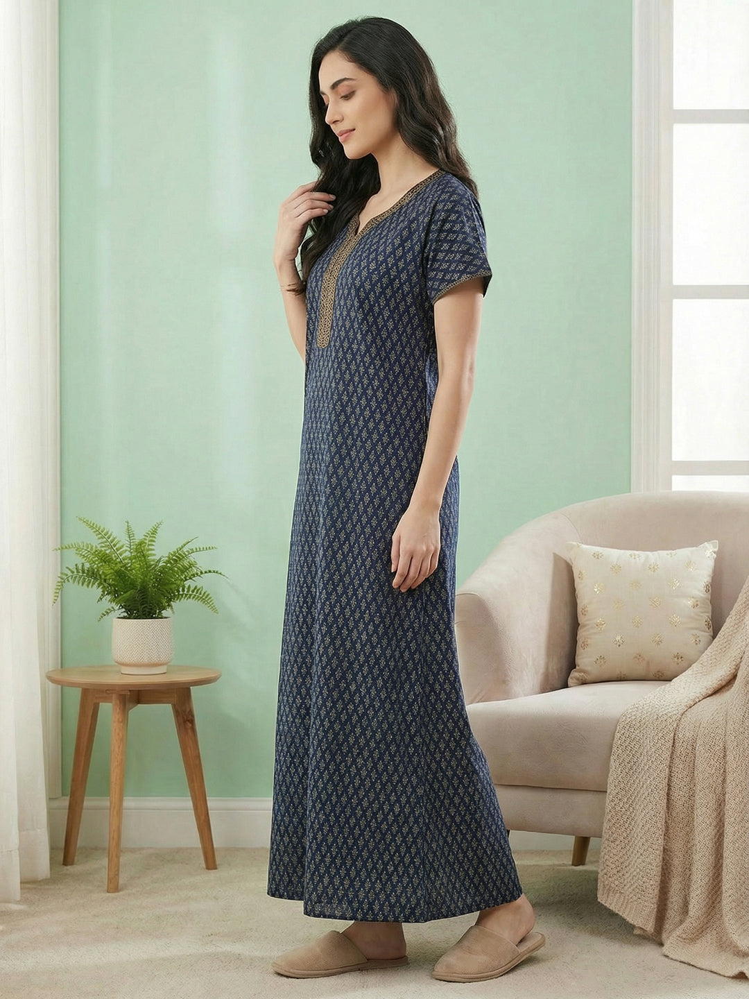 Alpine - V-Slit Round Neckline Nighty