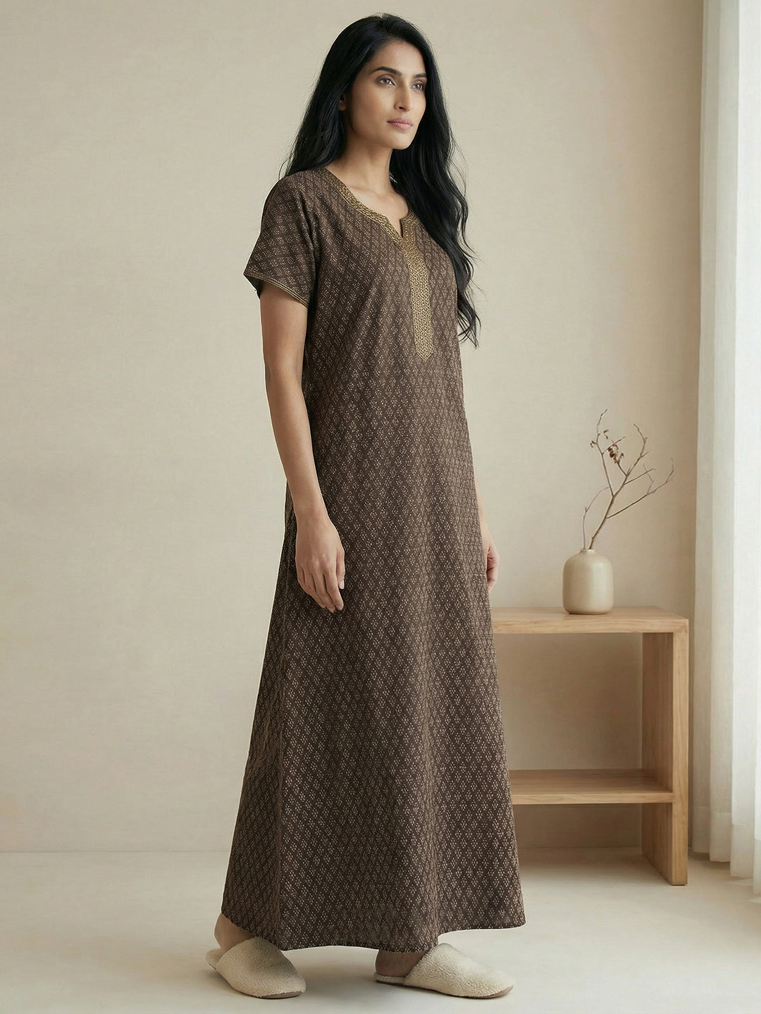 Alpine - V-Slit Round Neckline Nighty