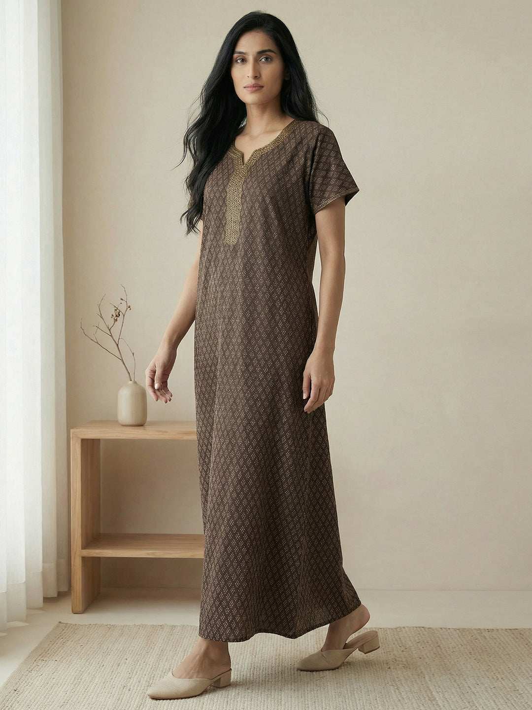 Alpine - V-Slit Round Neckline Nighty