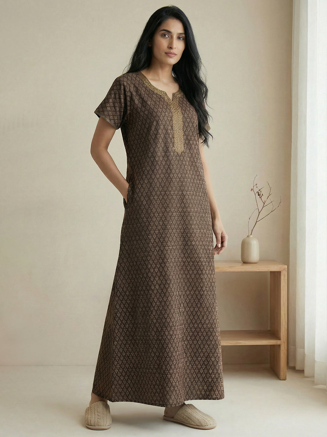 Alpine - V-Slit Round Neckline Nighty