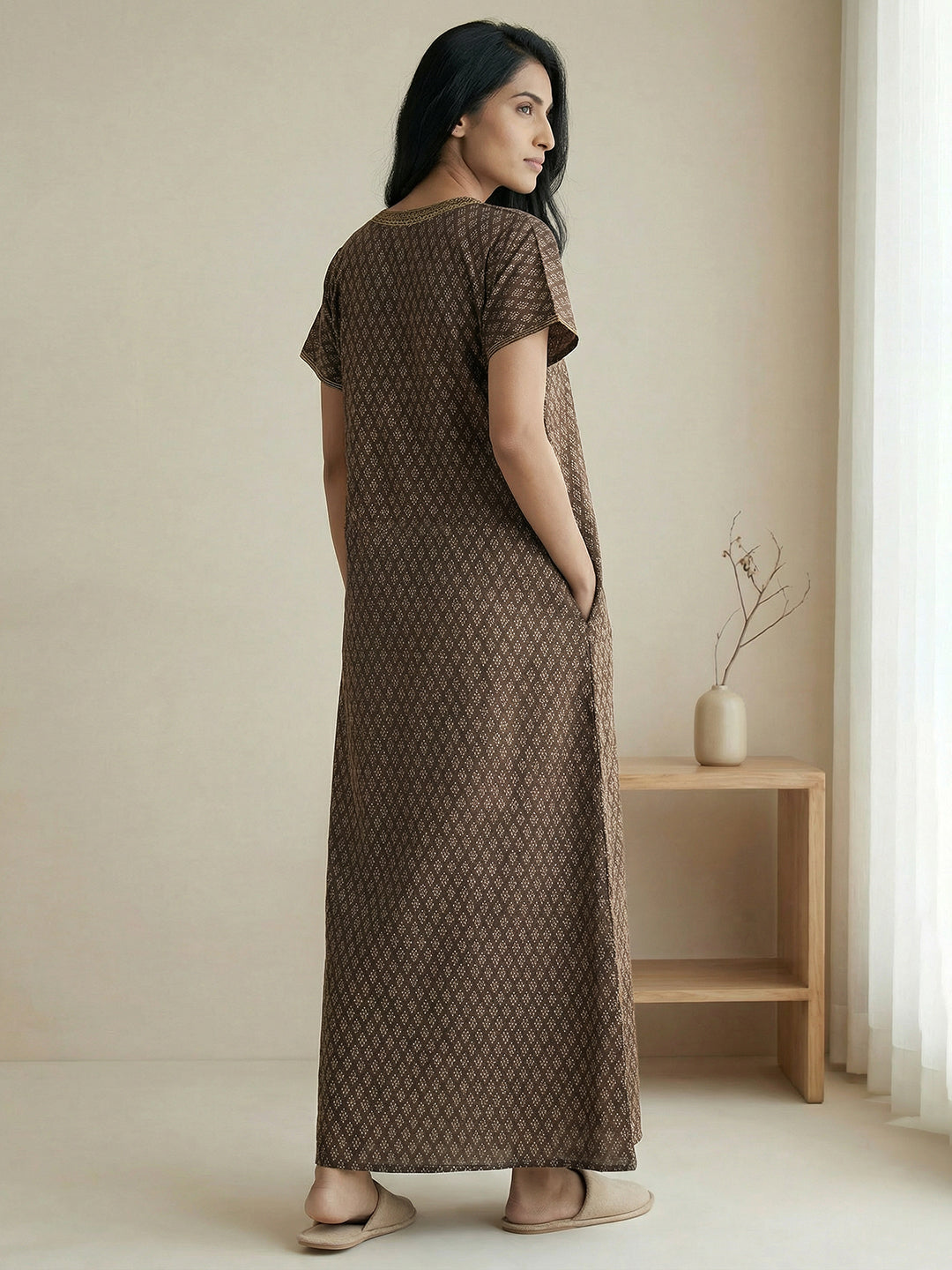 Alpine - V-Slit Round Neckline Nighty