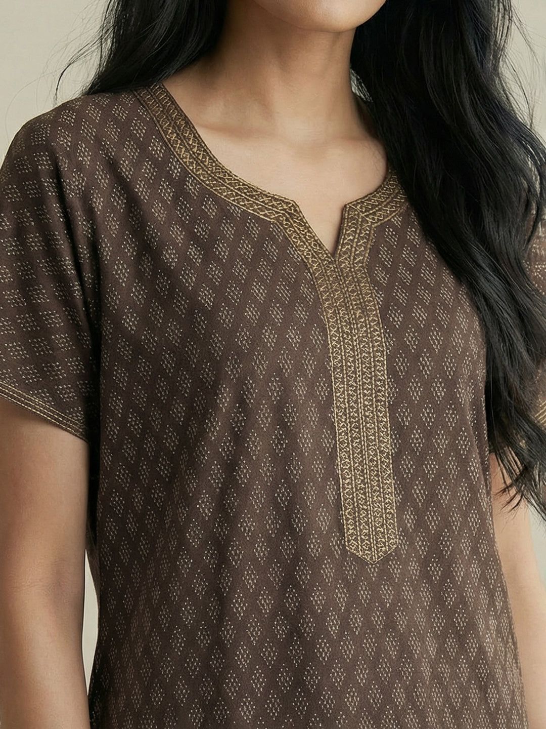 Alpine - V-Slit Round Neckline Nighty