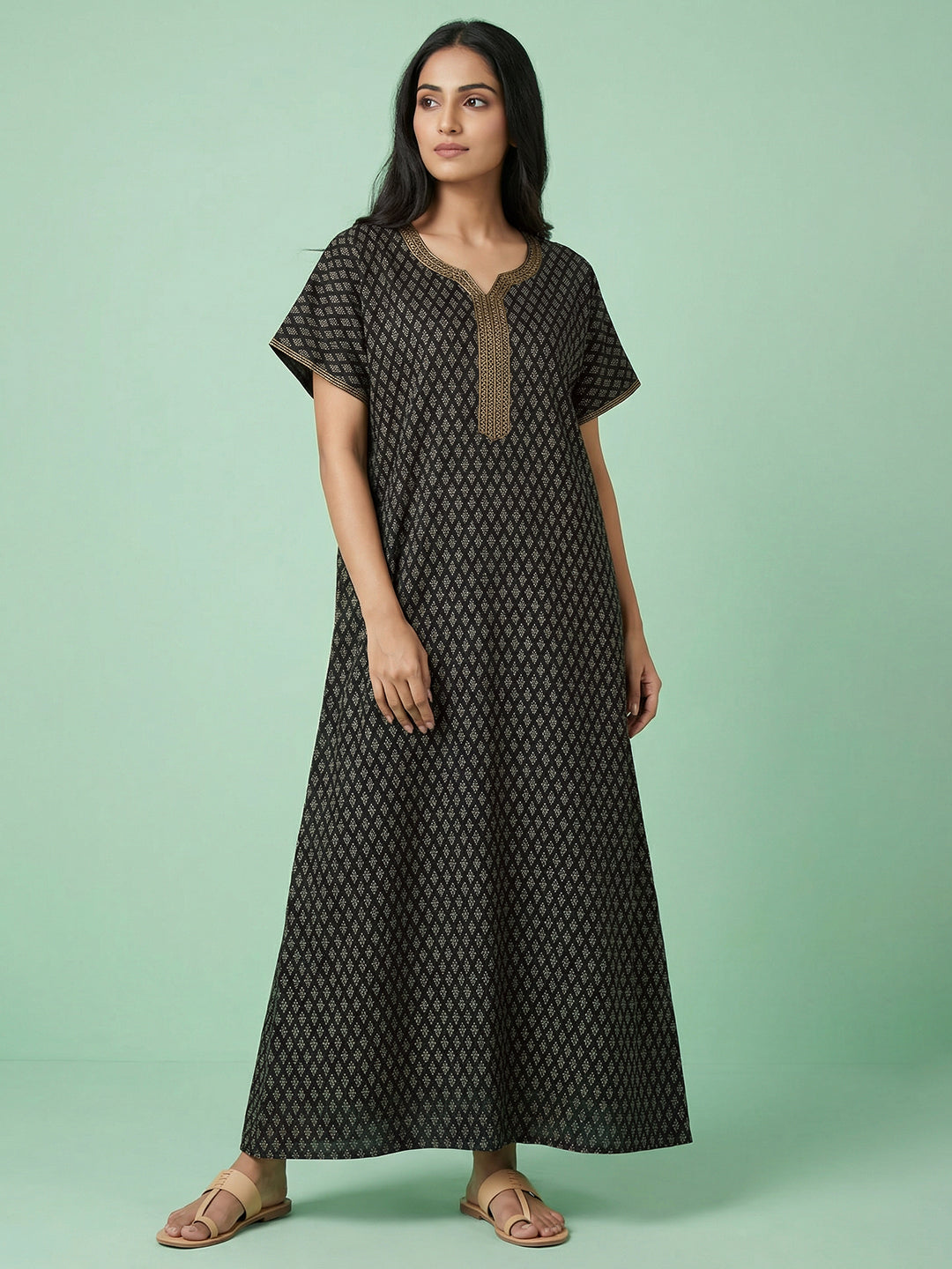 Alpine - V-Slit Round Neckline Nighty