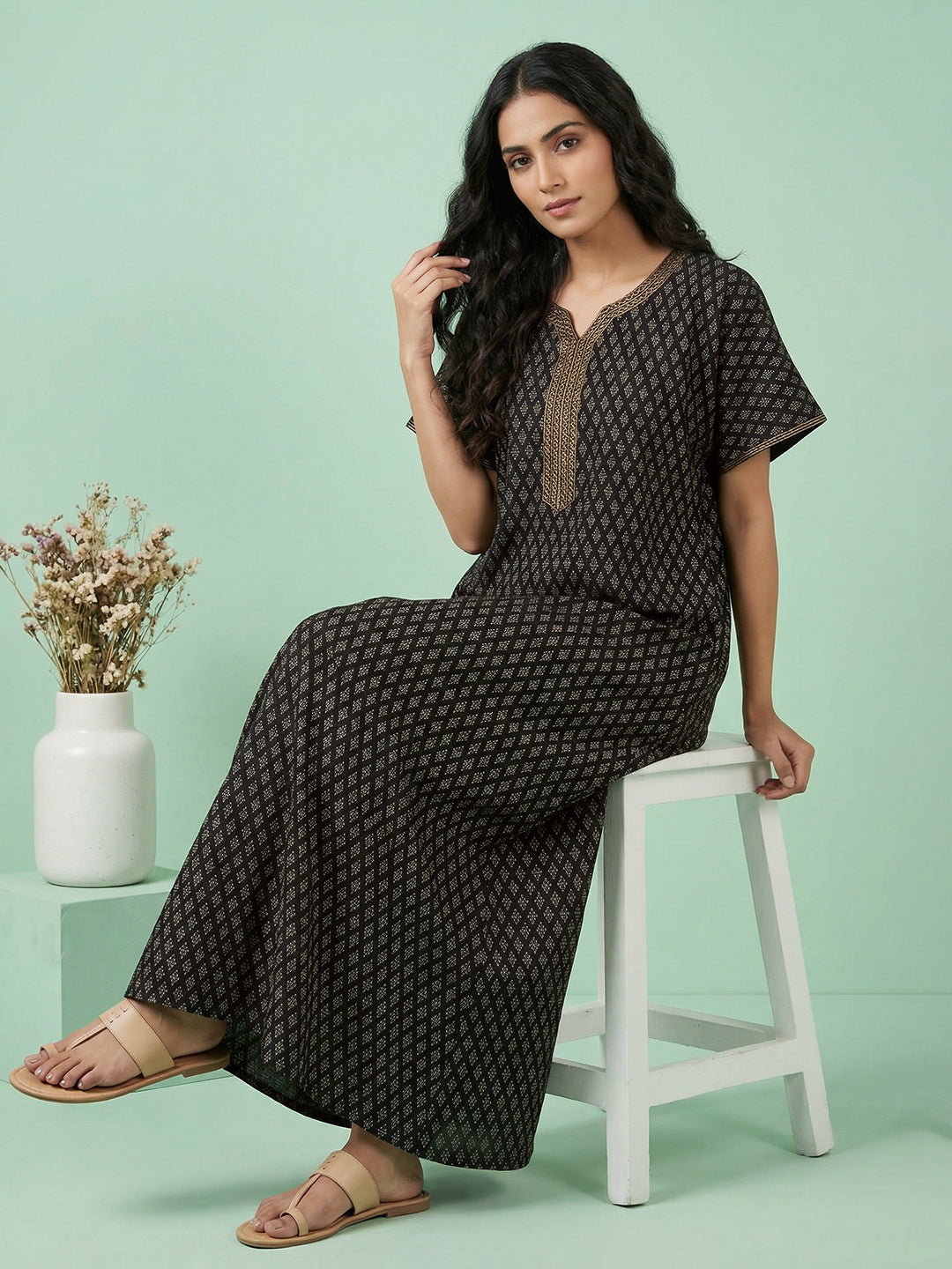 Alpine - V-Slit Round Neckline Nighty