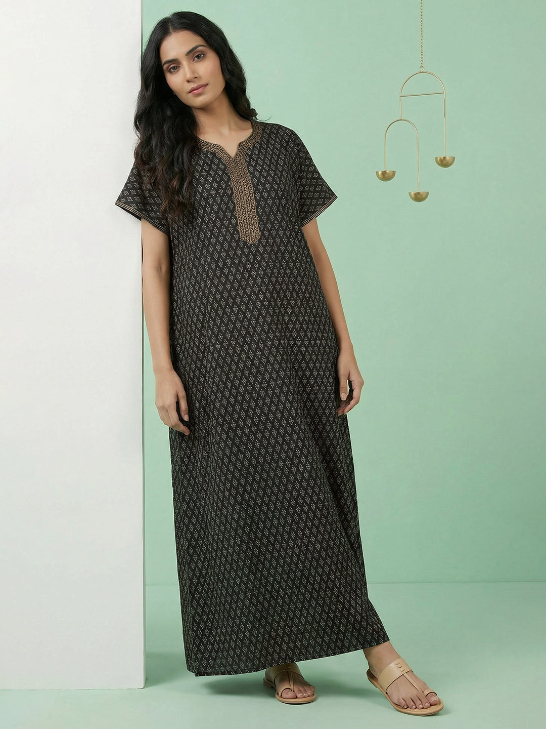 Alpine - V-Slit Round Neckline Nighty